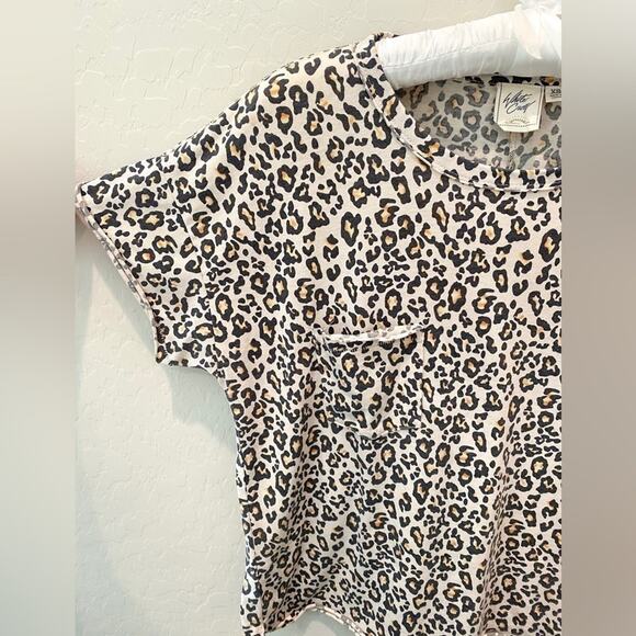 WHITE CROW Buckle Leopard Print Pocket Tee Neutral Cheetah Graphic T-Shirt | XS - Picture 4 of 8
